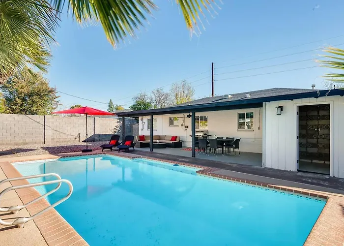 Superhost 3br Pool Escape Near Old Town & Phx *